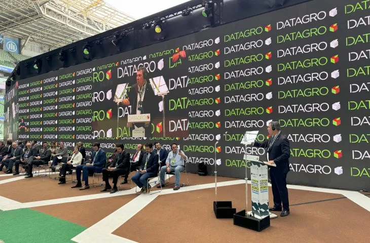 Governador Eduardo Riedel participou como painelista no GAF 2025, ao lado de líderes nacionais (Foto: Bruno Chaves / Governo de MS)