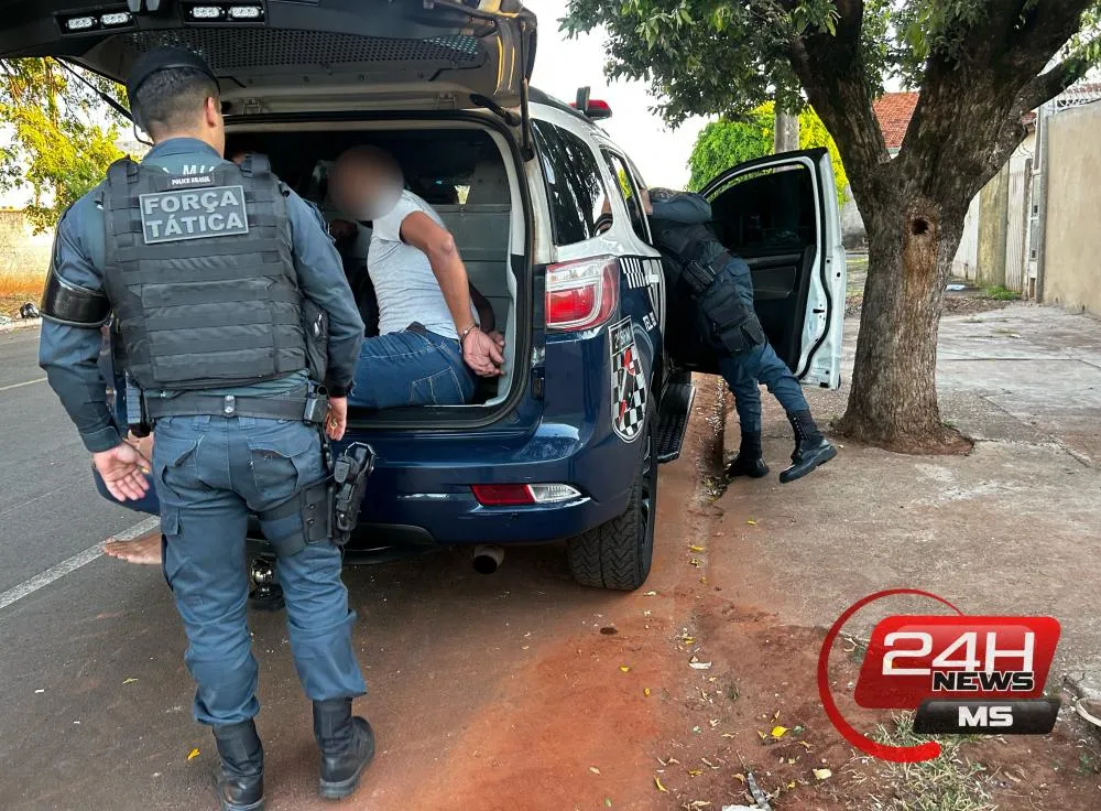 O suspeito de 44 anos foi autuado em flagrante por tráfico de drogas. (Foto: Eliton Chaves / 24h News MS)