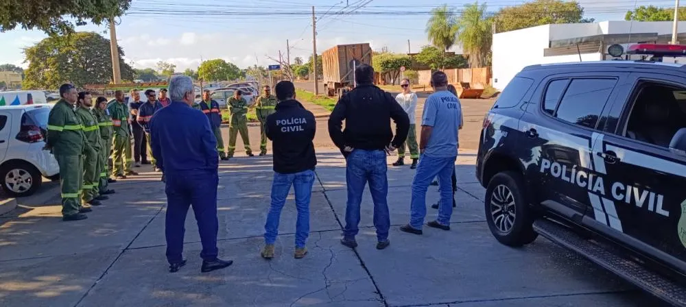 Policiais civis e peritos vistoriaram imóveis em diversos bairros de Três Lagoas durante a operação Apagão III (Foto: Divulgação / Polícia Civil)