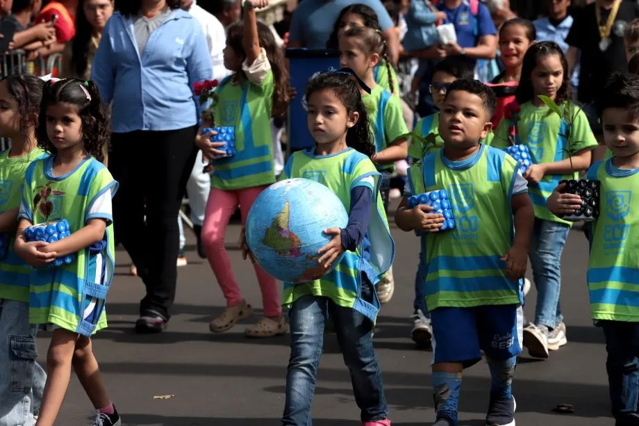Desfile cívico reuniu milhares de pessoas e trouxe anúncios importantes para Três Lagoas. (Foto: Divulgação / Prefeitura)