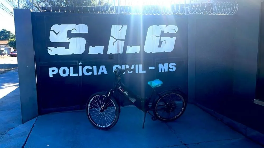 Adolescente foi apreendido pela SIG com apoio do NRI e confessou roubo de bicicleta elétrica em Três Lagoas (Foto Divulgação Polícia Civil)