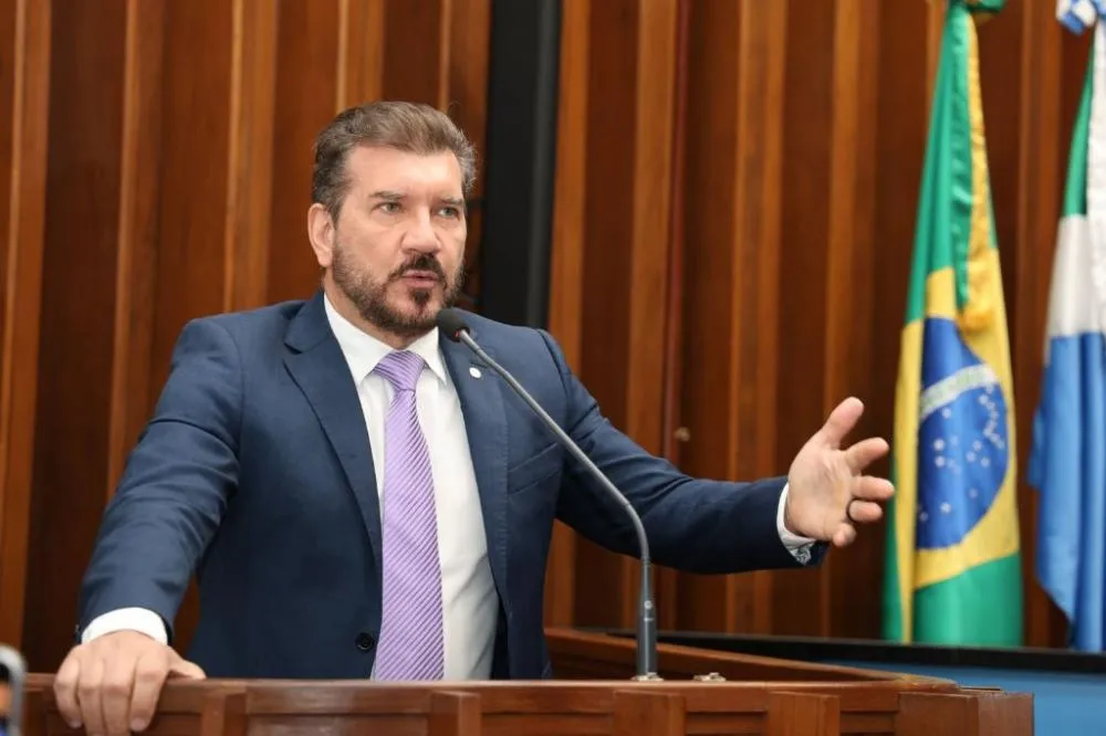 Deputado Pedro Kemp criticou a suspensão dos decretos do IOF durante sessão na ALEMS (Foto: Luciana Nassar / ALEMS)