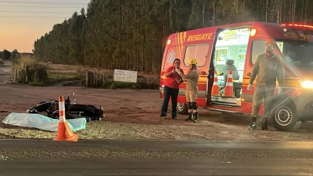Jovem morreu após colidir com ônibus na BR-262, próximo à fábrica de celulose em Ribas do Rio Pardo (Foto: Reprodução/Ribas Ordinário)