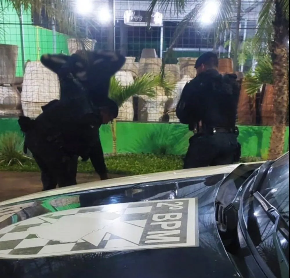 Força Tática da PM de Três Lagoas prendeu dois homens procurados pela Justiça em ações distintas na terça-feira (Foto: Divulgação/PM)
