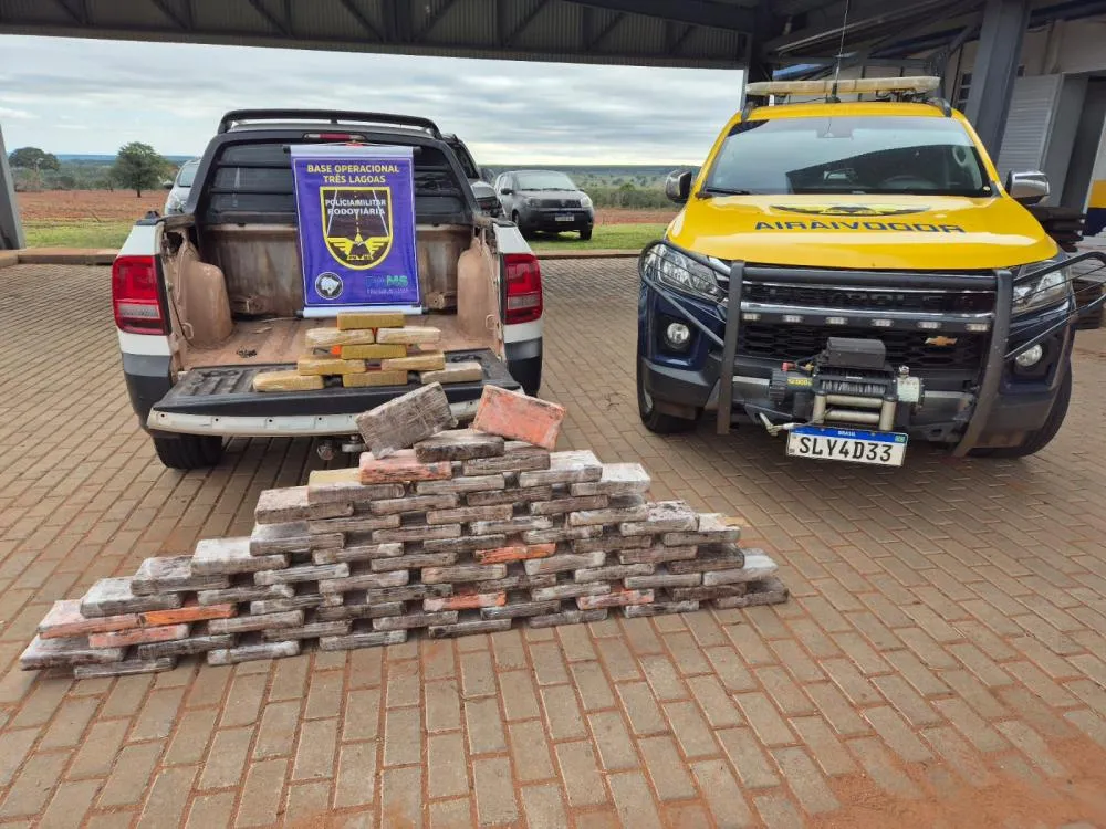 Mais de 80 kg de drogas foram apreendidos na zona rural de Três Lagoas durante abordagem da BPMRv na MS-459 (Foto: BPMRv/Divulgação)