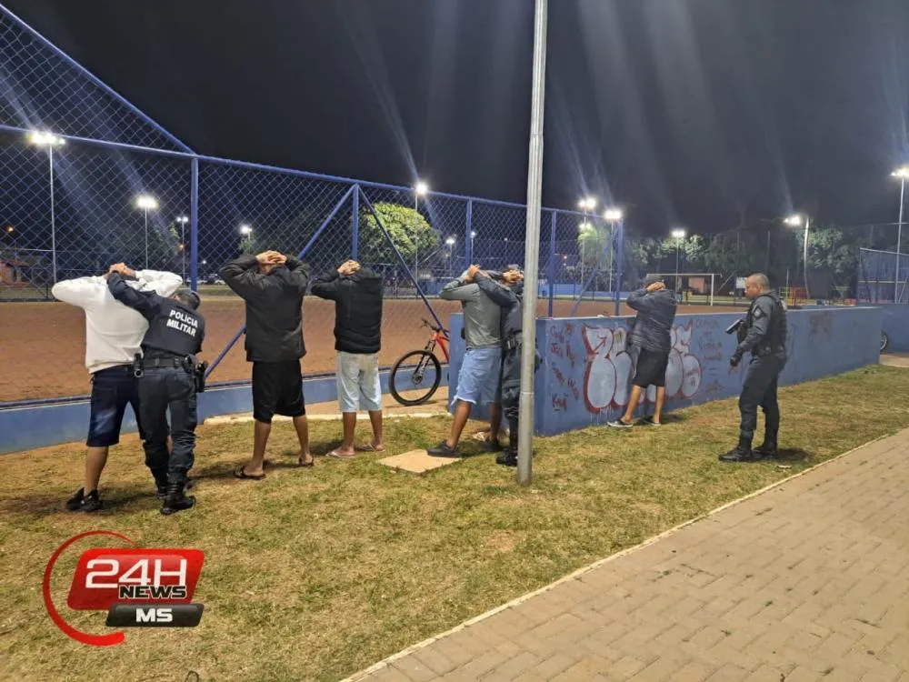 Policiais da Rádio Patrulha e alunos do CFSD intensificaram a fiscalização em vários bairros de Três Lagoas. (Foto - Divulgação / Policia Militar)