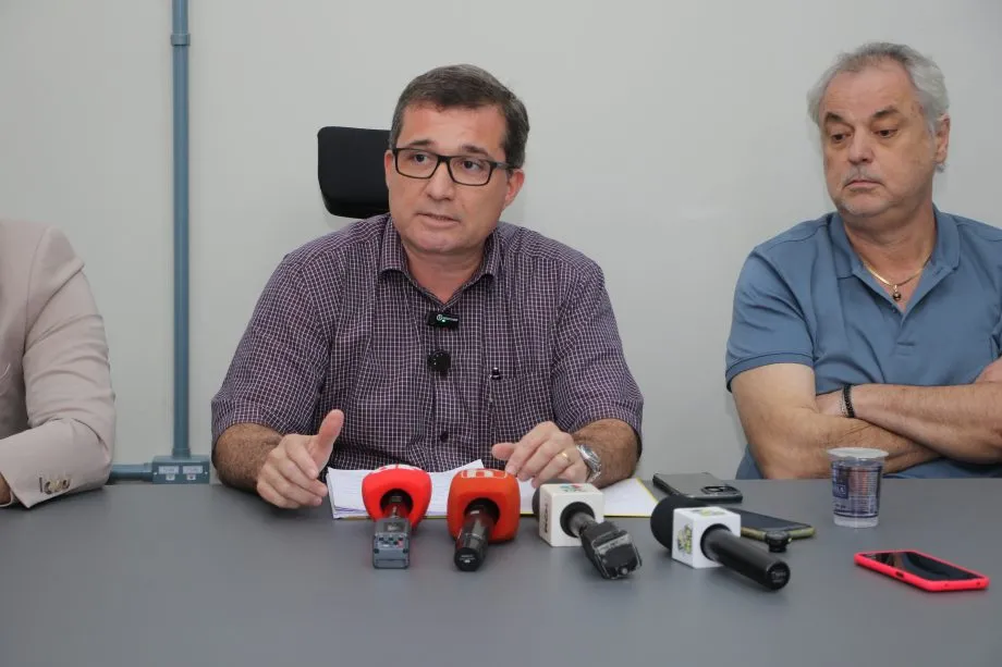 Prefeito Dr. Cassiano reuniu imprensa, vereadores e secretários para explicar o funcionamento da PPP (Foto - Prefeitura de Três Lagoas)