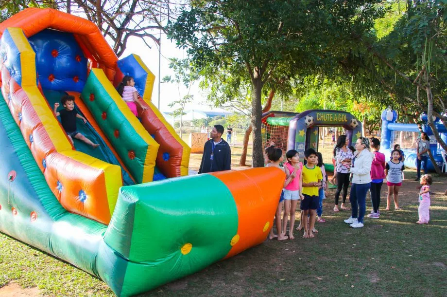 Crianças terão acesso gratuito a brinquedos infláveis durante o período de reforma do parquinho da Lagoa Maior (Foto - Prefeitura de Três Lagoas)