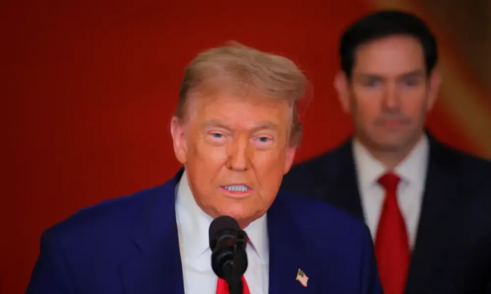 Trump assinou a ordem executiva com base em lei de emergência nacional e comparou o Brasil a países hostis aos EUA (Foto - Reuters/Carlos Barria)