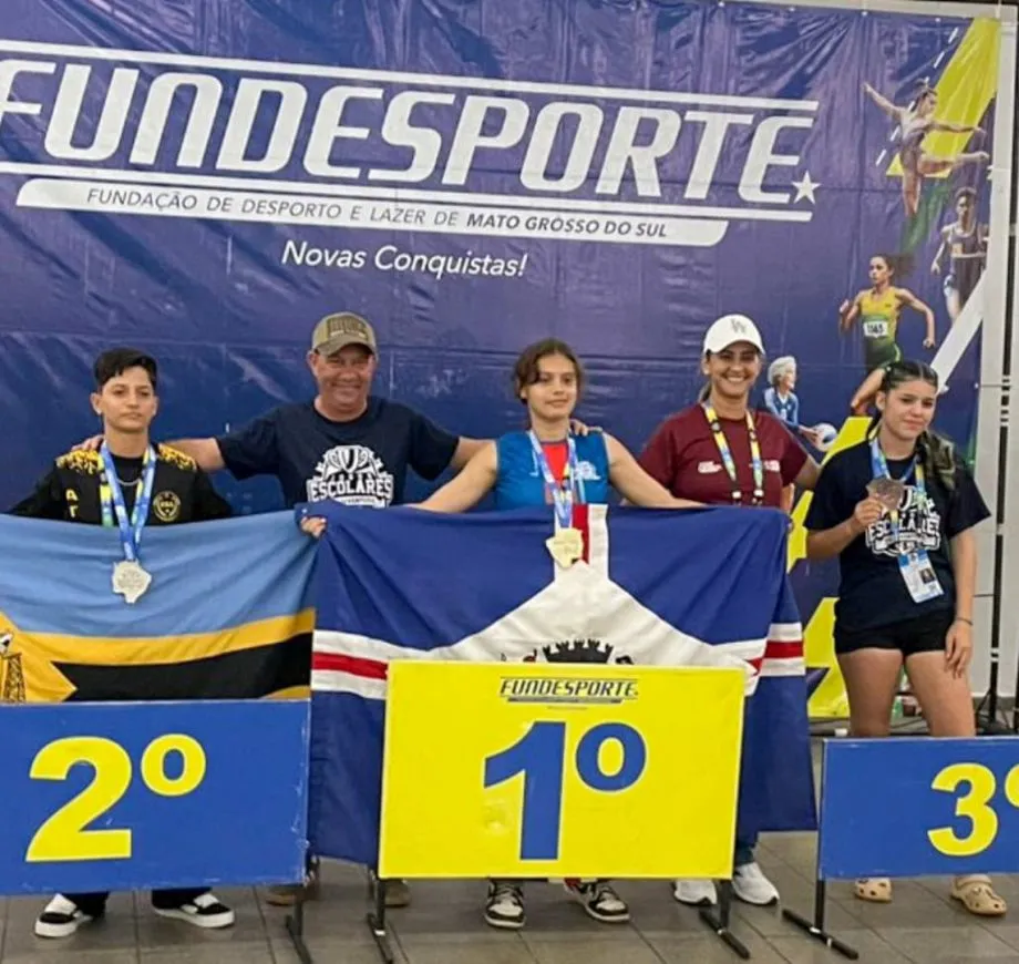 Atletas de Três Lagoas comemoram a conquista do 2º lugar no atletismo feminino (Foto - Prefeitura de Três Lagoas)