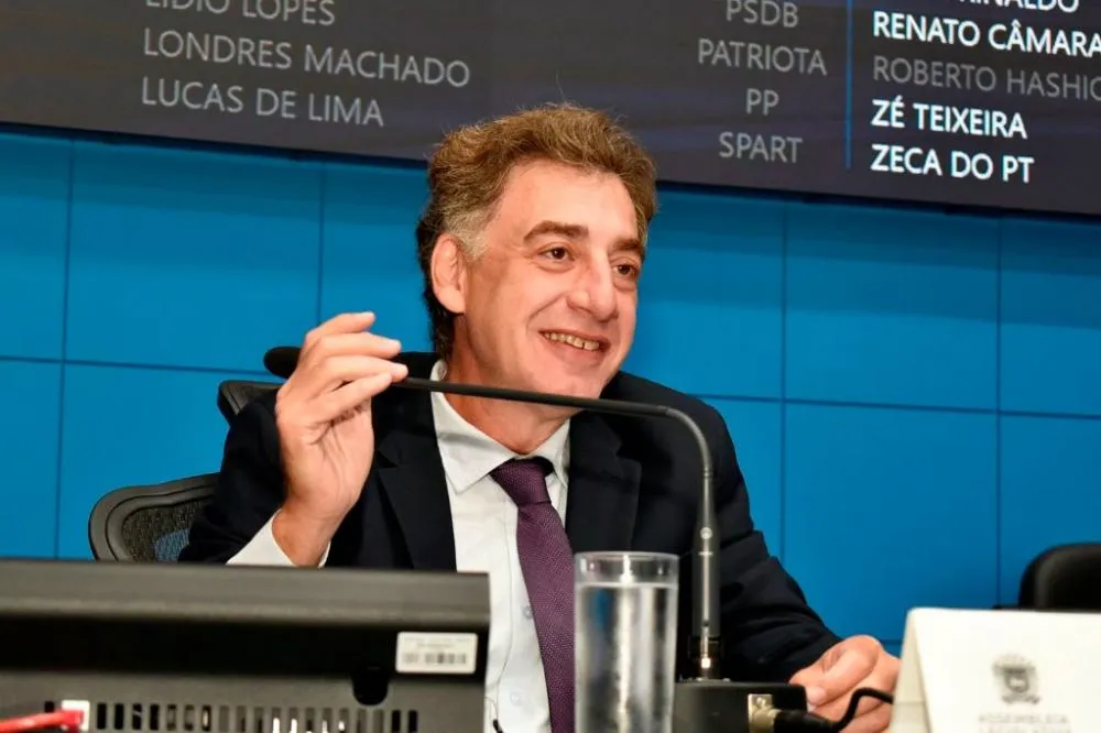 Deputado Neno Razuk apresentou propostas voltadas à proteção digital e turismo feminino seguro (Foto - Luciana Nassar)