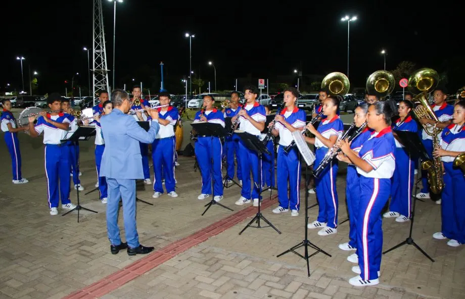 Feira Central de Três Lagoas teve noite especial de Dia dos Pais com música, serviços e exposição de carros antigos (Foto – Divulgação/Prefeitura)