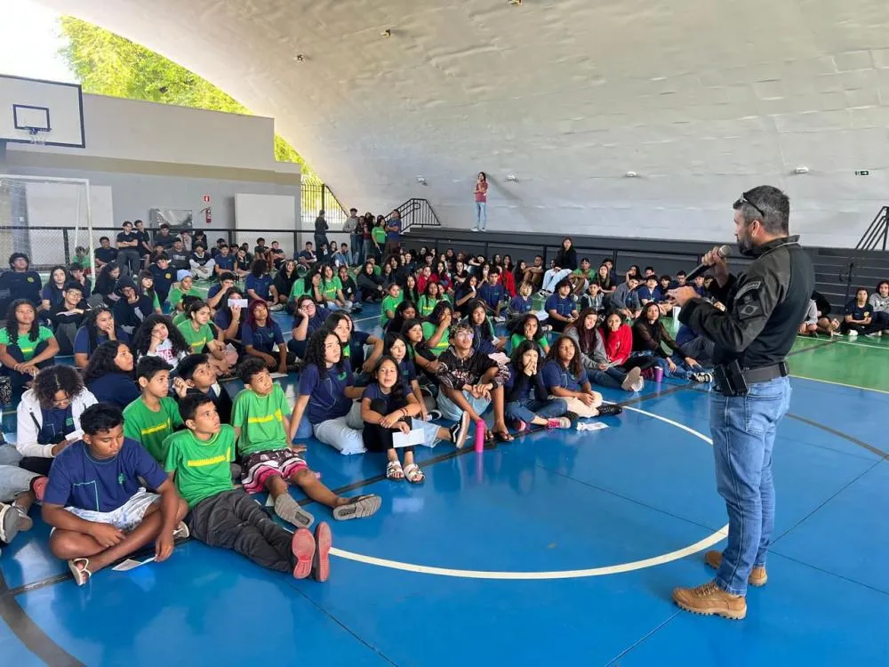 Polícia Civil e profissionais de saúde orientam estudantes em Corumbá sobre os perigos do cigarro eletrônico (Foto - Polícia Civil)