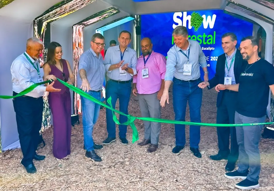 Autoridades e empresários participaram da abertura do Show Florestal 2025 no Arena Mix (Foto - Prefeitura de Três Lagoas)
