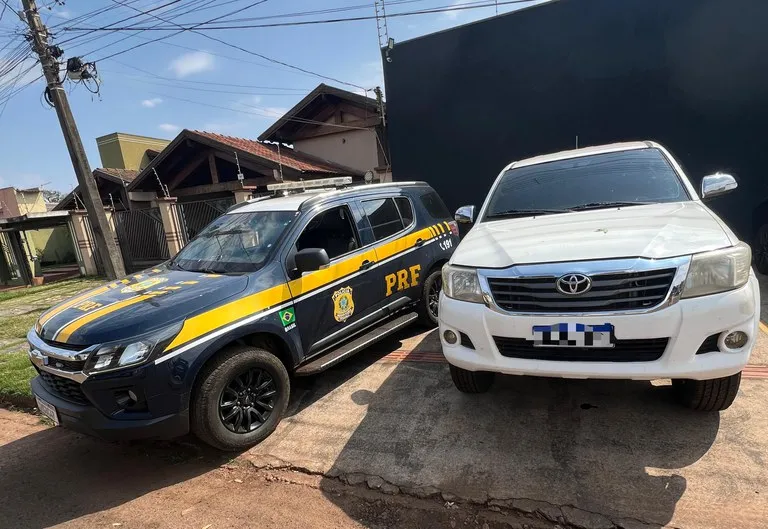 PRF apreendeu 4 toneladas de maconha em carreta tanque e prendeu dois suspeitos em Dourados (Foto - PRF)