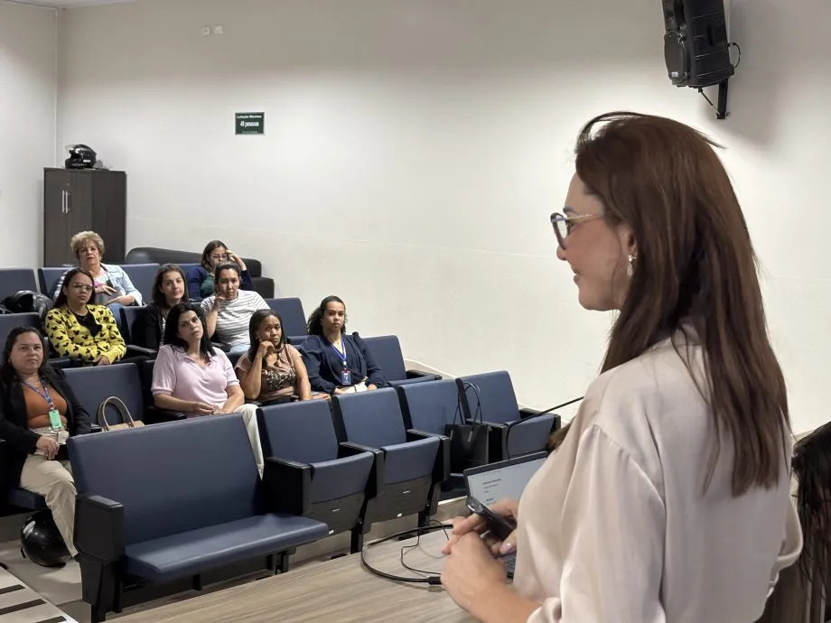 Capacitação sobre POPs reuniu vacinadores e enfermeiros da Atenção Primária em Saúde no Plenarinho da Câmara (Foto - Prefeitura de Três Lagoas)