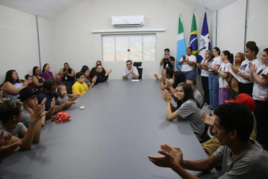 Prefeito Dr. Cassiano Maia recebeu alunos do CER II e APAE para café da tarde em celebração à Semana da Deficiência Intelectual e Múltipla (Foto - Prefeitura de Três Lagoas)