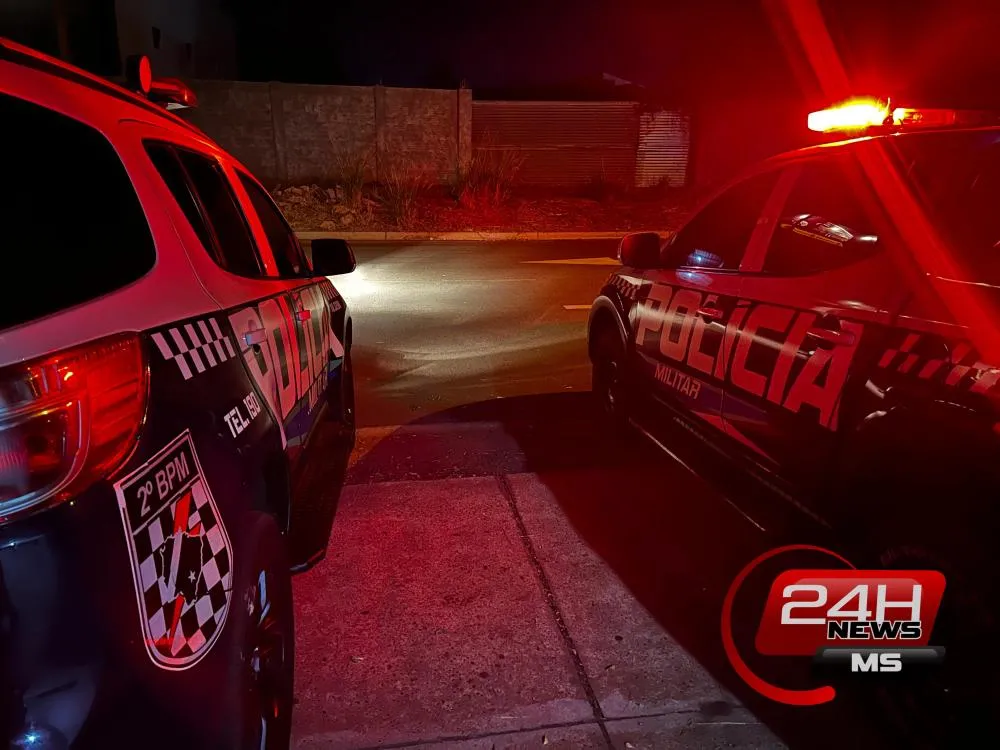 Casal foi preso pela Rádio Patrulha furtando fios da iluminação pública em Três Lagoas (Foto - 24h News MS))