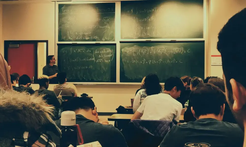 Sexta parcela do programa Pé-de-Meia é paga a estudantes nascidos em novembro e dezembro (Foto - Agência Brasil)