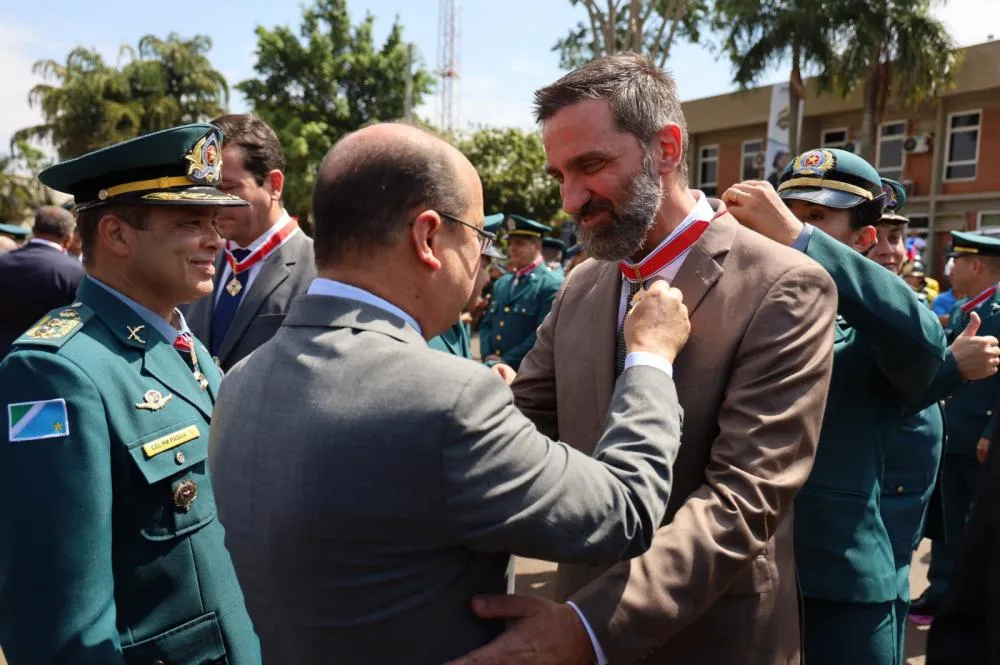 Delegado Ricardo Cavagna, de Três Lagoas, recebeu a Medalha do Mérito Policial-Militar durante solenidade em Campo Grande (Foto - Divulgação)