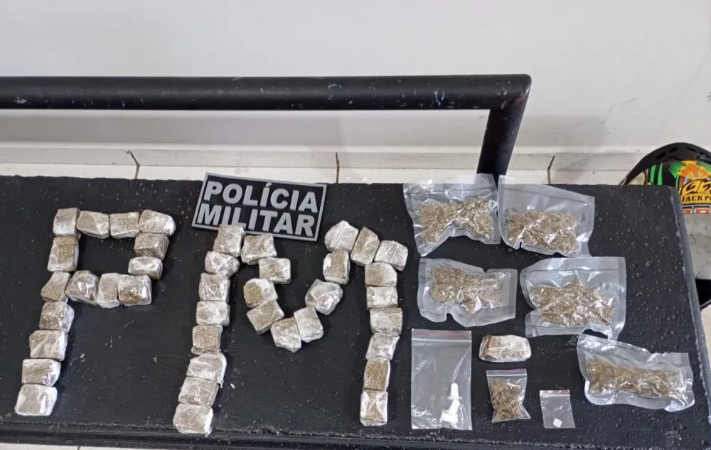 Pelotão de Trânsito da PM prendeu jovem de 25 anos que usava bag de motoboy para entregar drogas em Três Lagoas (Foto - Divulgação)