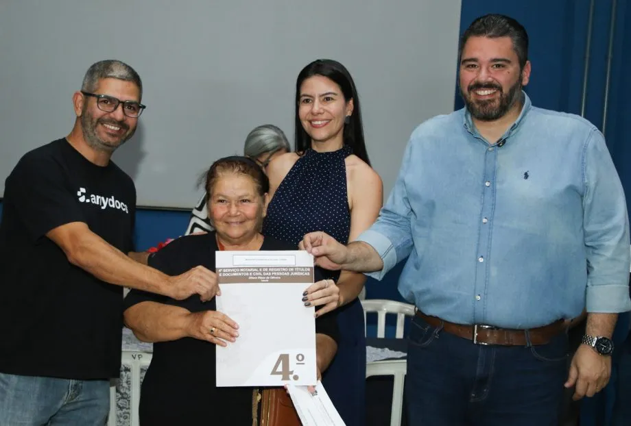 Prefeitura de Três Lagoas realizou entrega de 46 escrituras a famílias da Vila Piloto (Foto - Prefeitura de Três Lagoas)