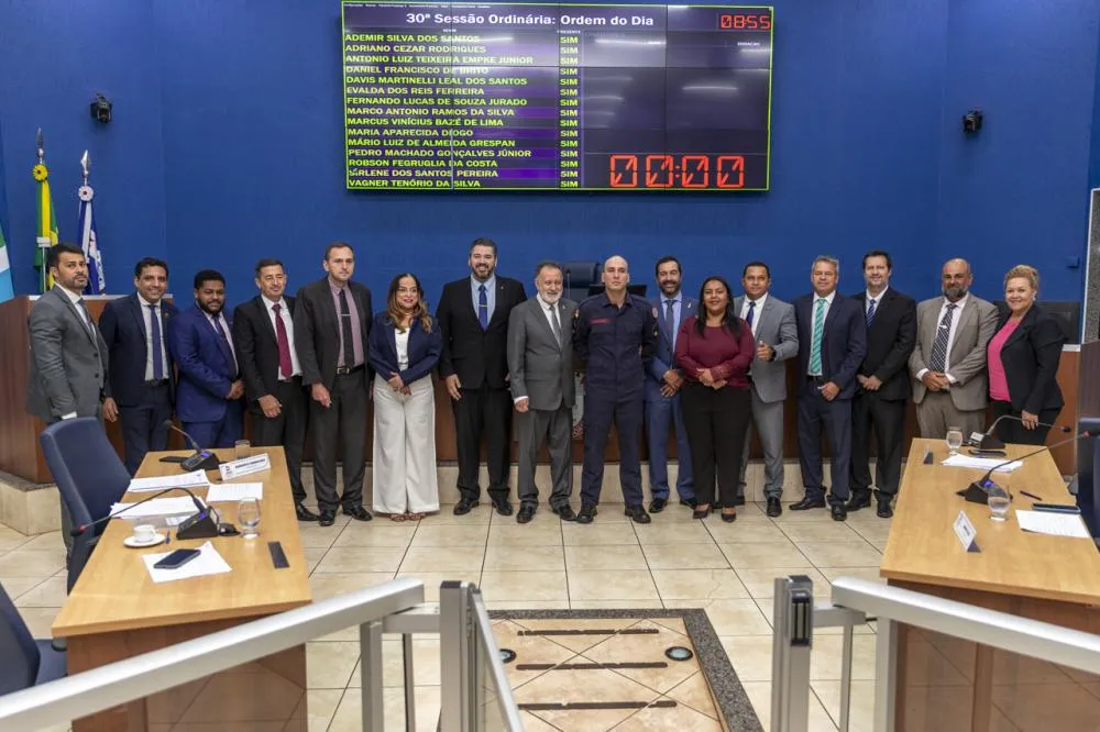 Sessão da Câmara de Três Lagoas aprovou projetos e homenageou bombeiro militar (Foto - Gabriela Fernandes)
