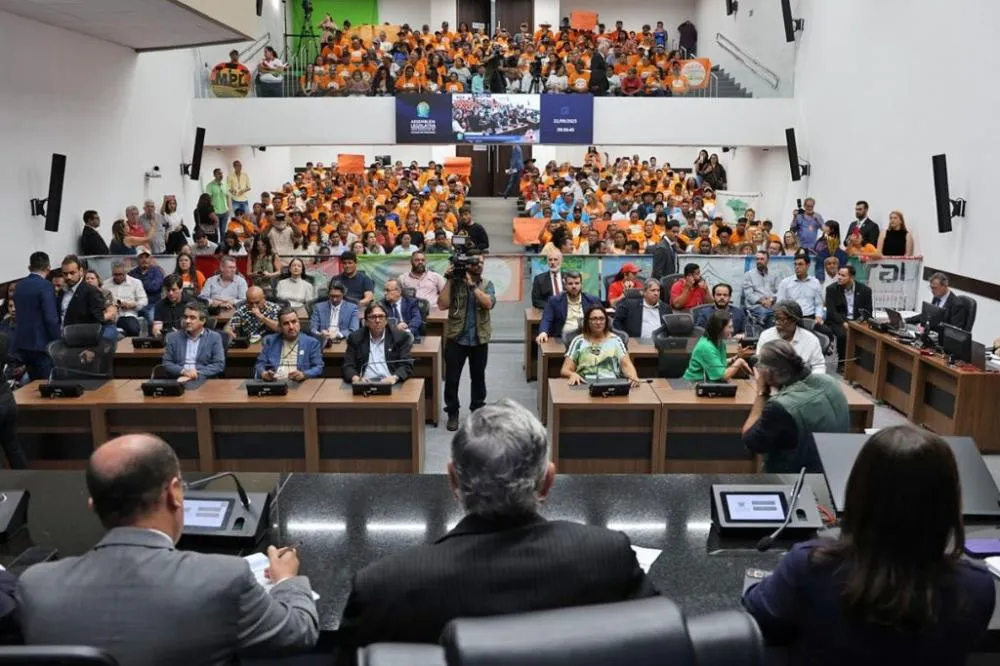 Evento lotou o Plenário Júlio Maia e contou com representantes de diversos movimentos sociais (Foto – Luciana Nassar / ALEMS)