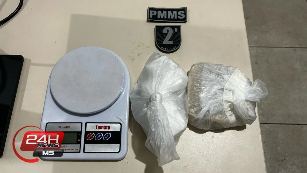 Rádio Patrulha apreendeu 1kg de cocaína com dupla em carro de aplicativo que seguia para Rosana (SP) (Foto - Eliton Chaves / 24h News MS)