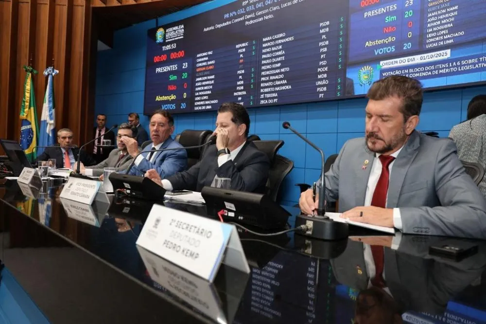 Deputados discutiram a importância do Outubro Rosa durante sessão plenária da ALEMS (Foto - Luciana Nassar/ALEMS)