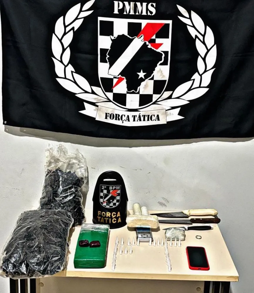 Força Tática prendeu foragido da Justiça e apreendeu adolescente com drogas no bairro Novo Oeste, em Três Lagoas (Foto - Polícia Militar)
