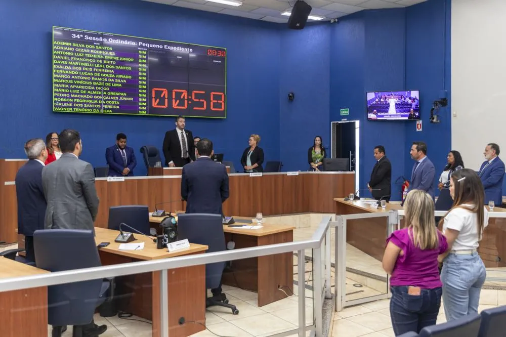 Vereadores durante sessão ordinária que aprovou novas leis voltadas à segurança e transparência em Três Lagoas (Foto – Gabriela Fernandes/CMTL)