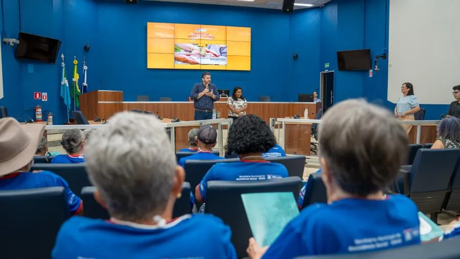 Idosos atendidos pelos CRAS Ruth Máximo Filgueiras e Elza Angeli participaram da segunda Visita Guiada na Câmara de Três Lagoas (Foto - Gabriela Fernandes/Câmara TL)