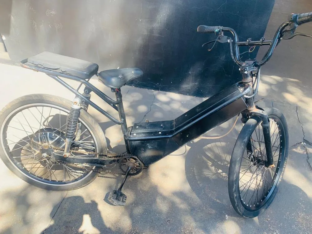 Bicicleta furtada em comércio no Centro foi recuperada parcialmente desmontada no Jardim das Acácias (Foto - 2º BPM)