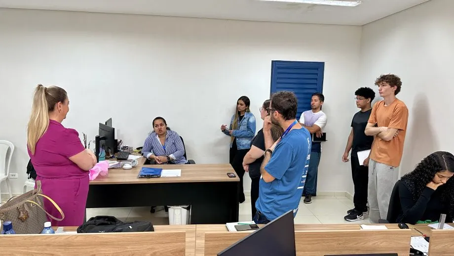 Alunos da UFMS e IFMS visitam a Ouvidoria de Três Lagoas para conhecer de perto o funcionamento do setor (Foto Divulgação/Prefeitura de Três Lagoas)