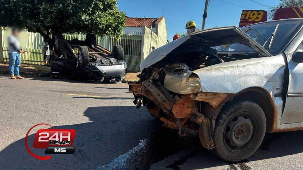 SW4 capotou após colisão com Gol no bairro Jardim Alvorada em Três Lagoas (Foto - Eliton Chaves / 24h News MS)