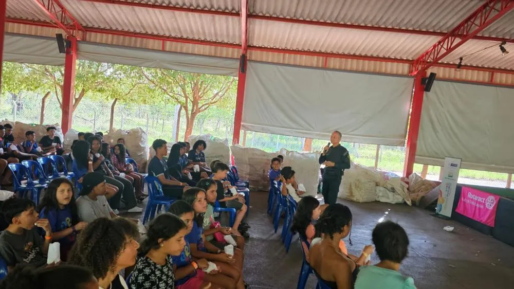 Palestra da Polícia Militar reuniu cerca de 90 jovens no Centro Juvenil Salesiano em Três Lagoas (Foto - Divulgação PM)