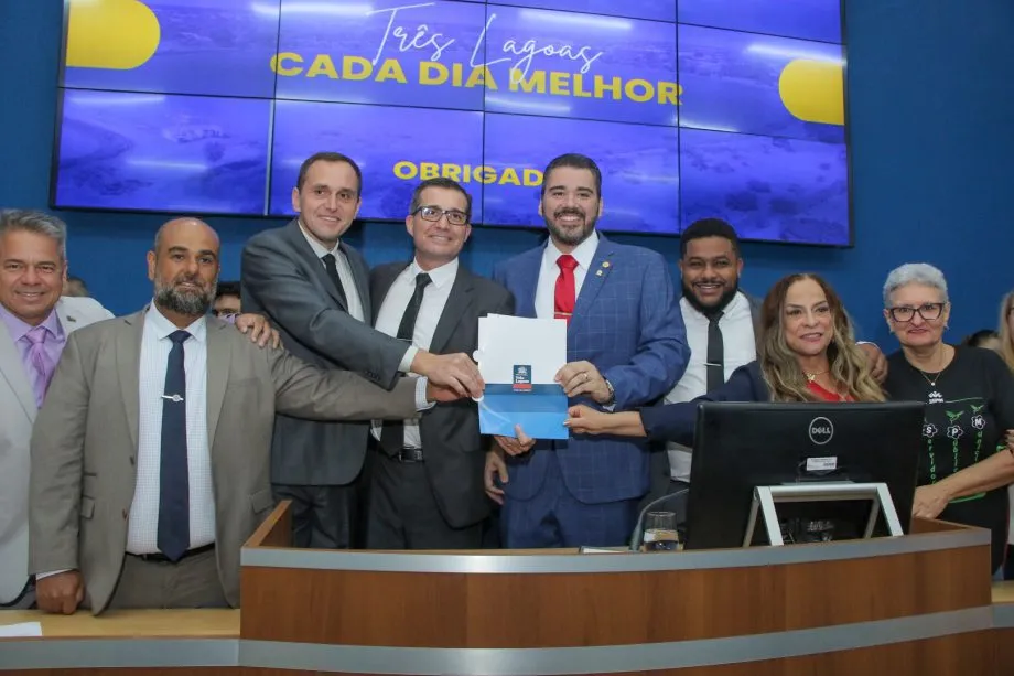 Prefeito Cassiano Maia assinou decreto que garante jornada flexível e amplia atendimento à população (Foto – Prefeitura de Três Lagoas)