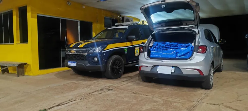 Droga foi encontrada dentro de veículo furtado interceptado pela PRF na BR-262 em Água Clara (Foto - PRF)