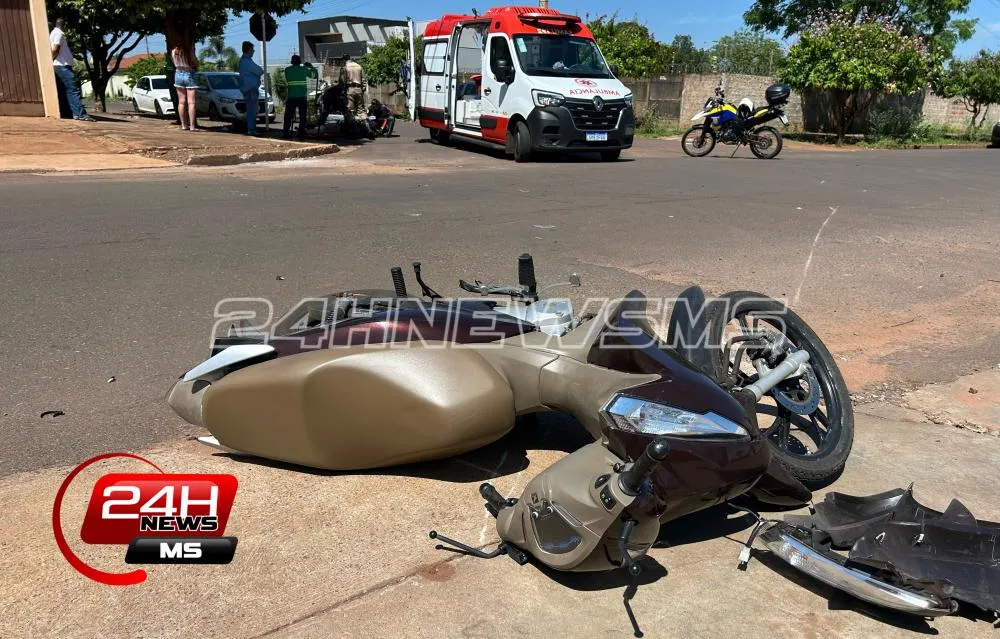Motociclista foi socorrida pelo SAMU após colisão no Jardim Alvorada (Foto - Eliton Chaves / 24h News MS)