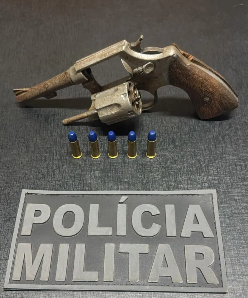 Polícia Militar prende homem por ameaça e porte ilegal de arma de fogo em Brasilândia
