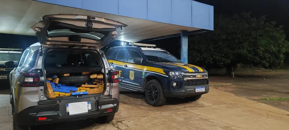 Motorista foge da PRF e abandona carro clonado recheado de maconha na BR-262 em Água Clara