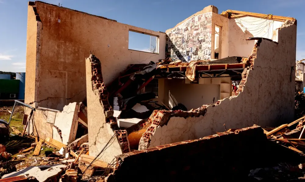 Famílias atingidas por tempestade no Paraná vão receber até R$ 50 mil em auxílio do governo estadual