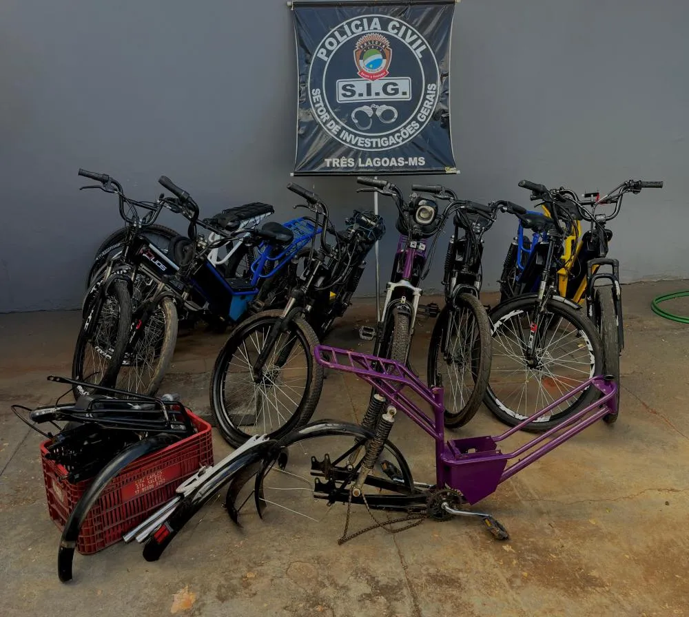 Operação “Desmanche Final” da Polícia Civil apreendeu bicicletas elétricas e materiais usados por grupo de adolescentes envolvidos em roubos em Três Lagoas (Foto - Polícia Civil)