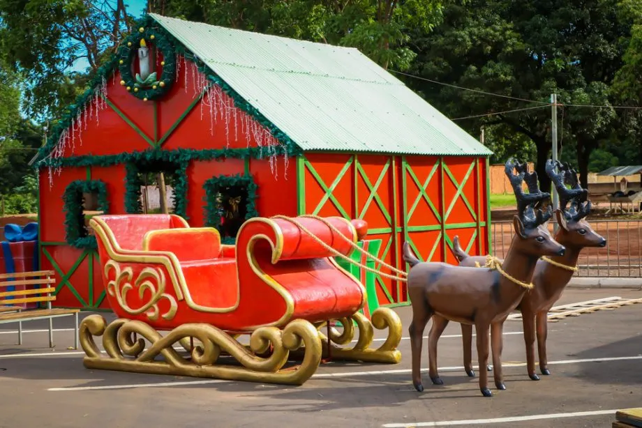 Chegada do Papai Noel abre oficialmente o Natal Encantado na Esplanada da N.O.B (Foto - Prefeitura de Três Lagoas)