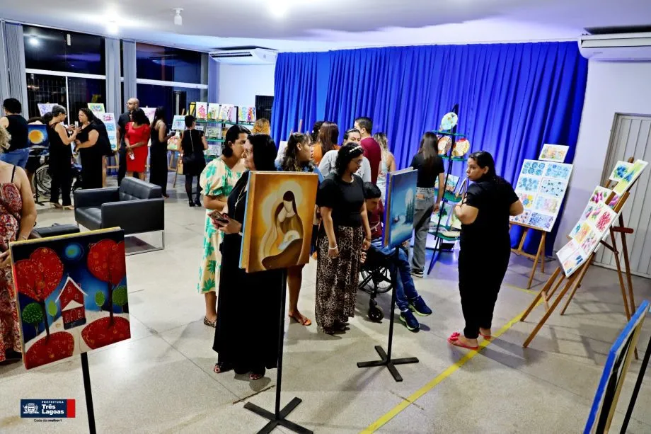 Exposição “Magia em Tela” reúne obras de alunos do Núcleo de Artes Plásticas no prédio da Cultura em Três Lagoas (Foto – Prefeitura de Três Lagoas)