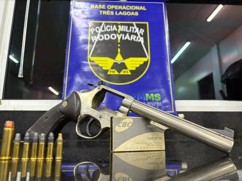 Arma calibre .38 e munições foram apreendidas pela Polícia Militar Rodoviária na MS-112 (Foto - BPMRv/PMMS)