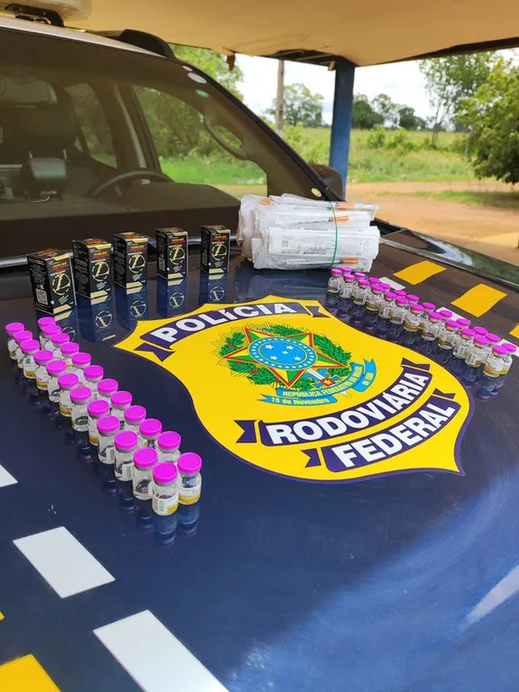 Medicamentos para emagrecimento foram apreendidos pela PRF durante fiscalização na BR-262 em Água Clara (Foto - PRF)