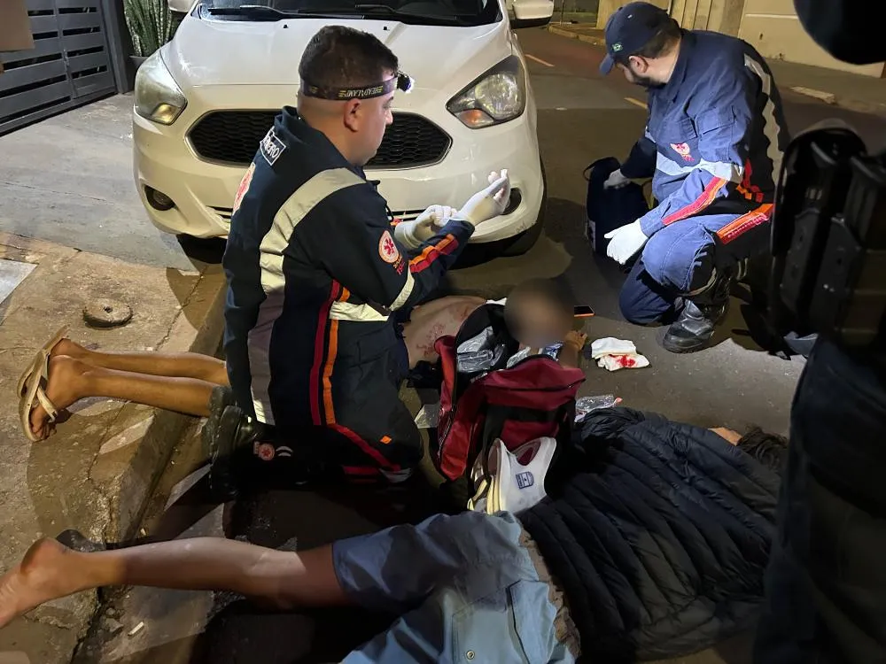 Motocicleta sem placa foi apreendida após perseguição policial que terminou com, adolescente baleado e outro apreendido no bairro Setsul em Três Lagoas (Foto: Eliton Chaves / 24h News MS)